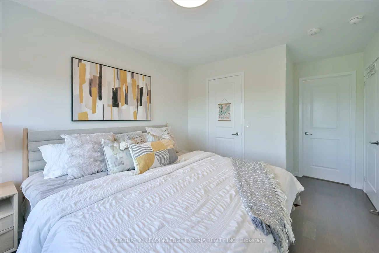 100, Alex Gardner, Aurora Heights, Aurora