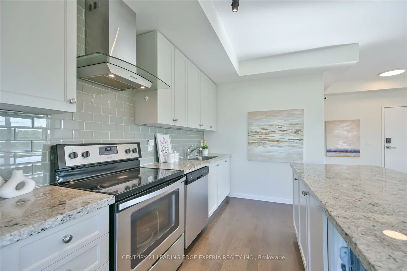 100, Alex Gardner, Aurora Heights, Aurora