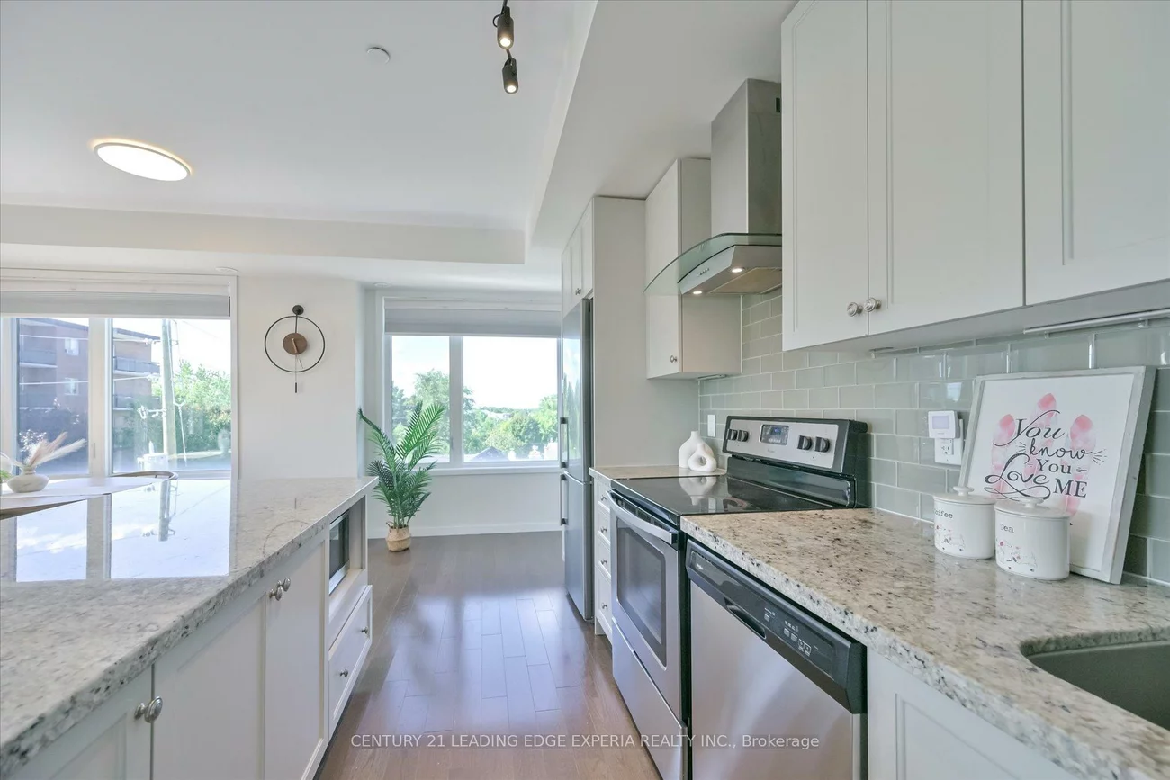 100, Alex Gardner, Aurora Heights, Aurora