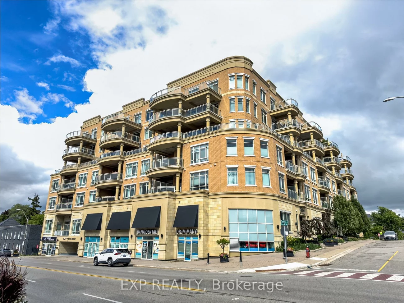 15277, Yonge, Aurora Village, Aurora