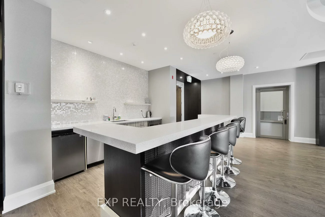 15277, Yonge, Aurora Village, Aurora