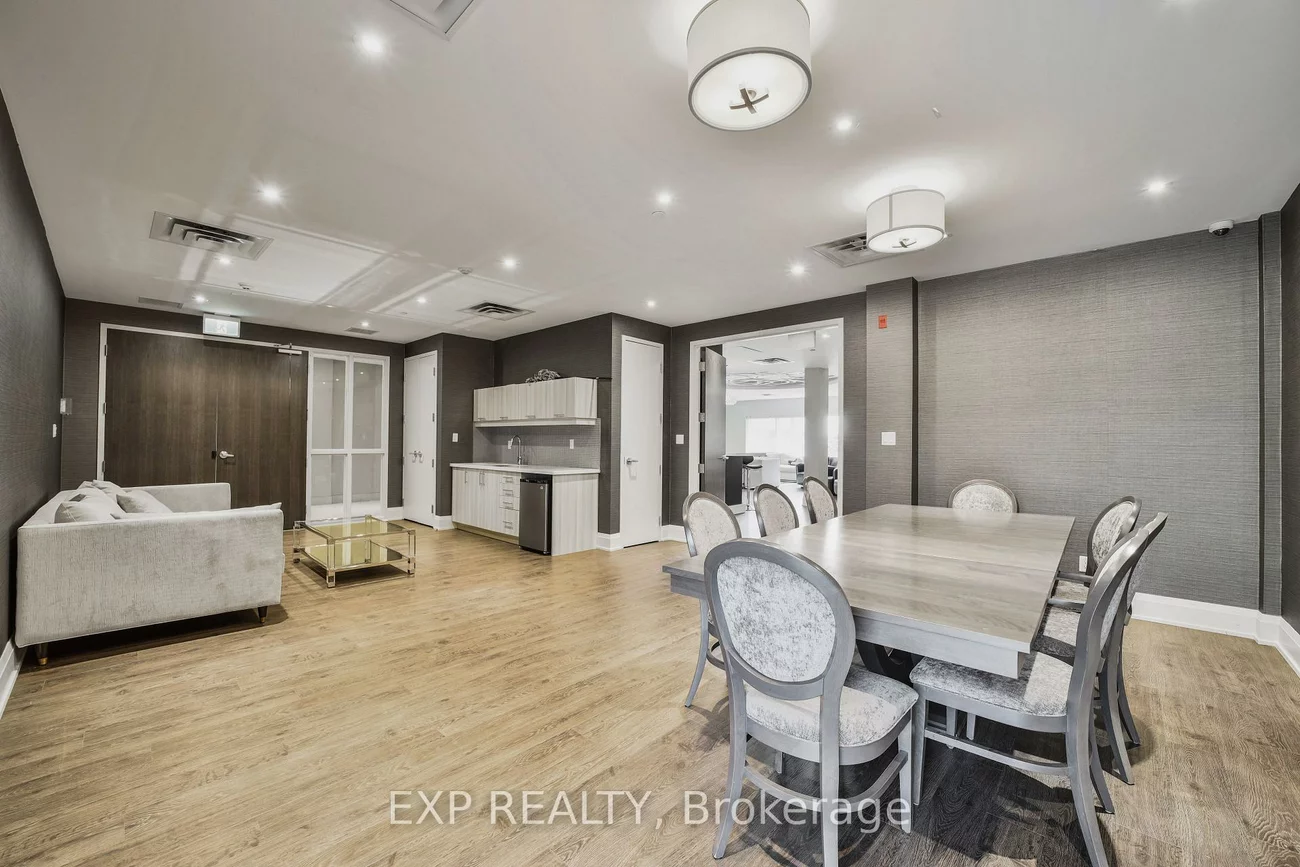 15277, Yonge, Aurora Village, Aurora