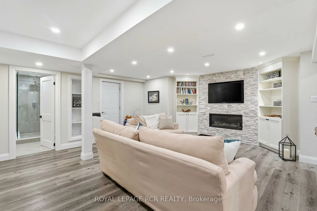 16, Bonnell, Aurora Estates, Aurora