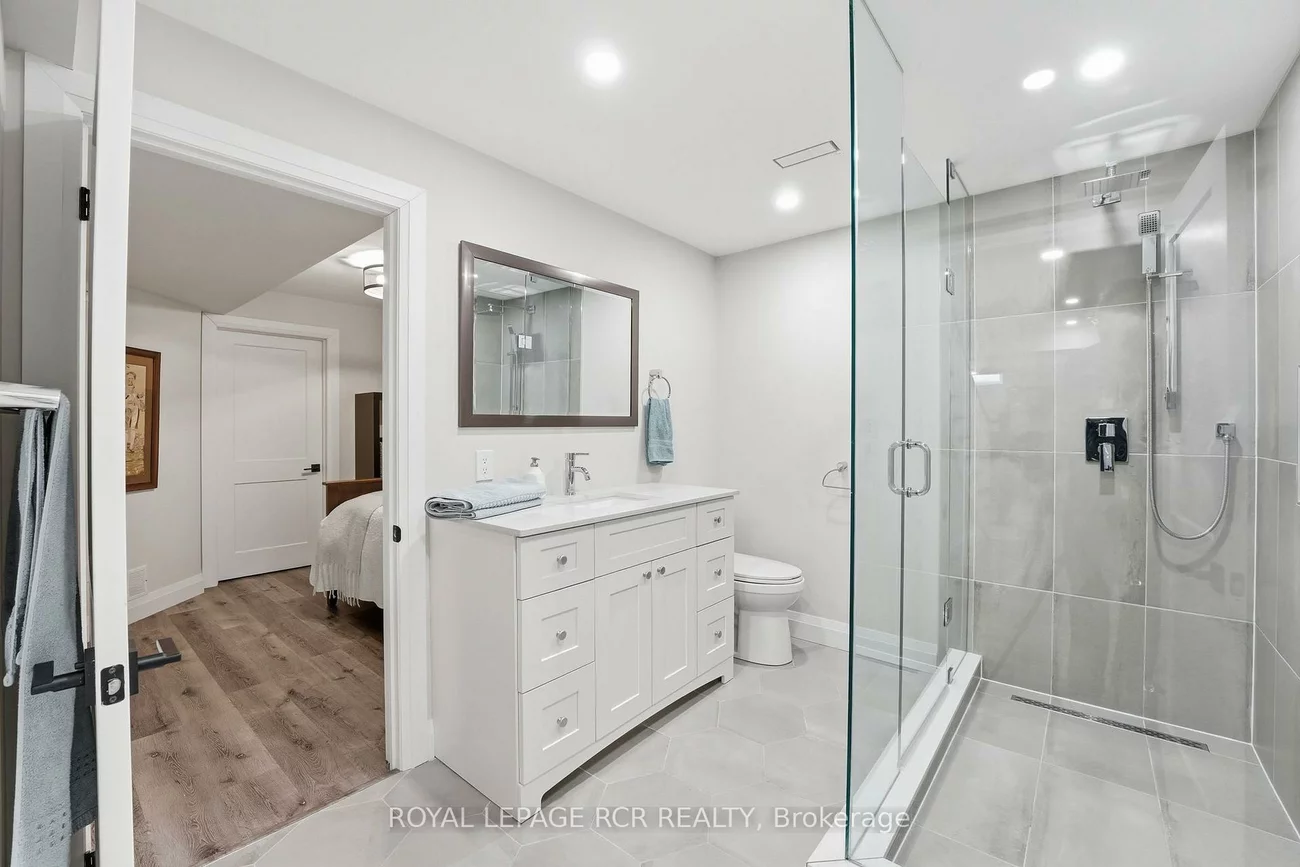 16, Bonnell, Aurora Estates, Aurora