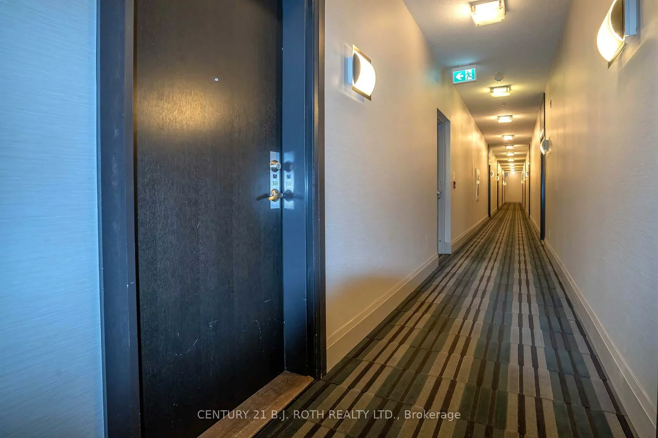 15277, Yonge, Aurora Village, Aurora