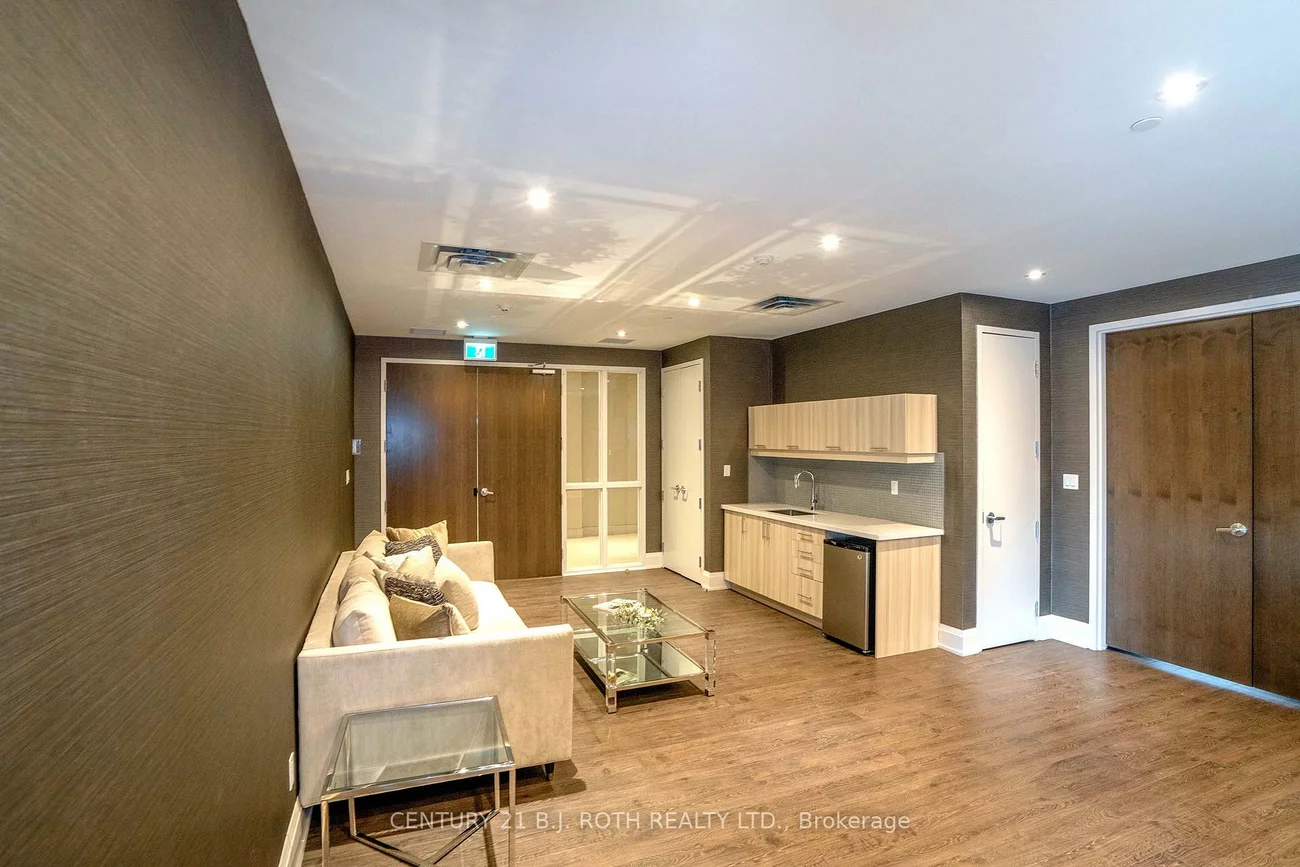 15277, Yonge, Aurora Village, Aurora