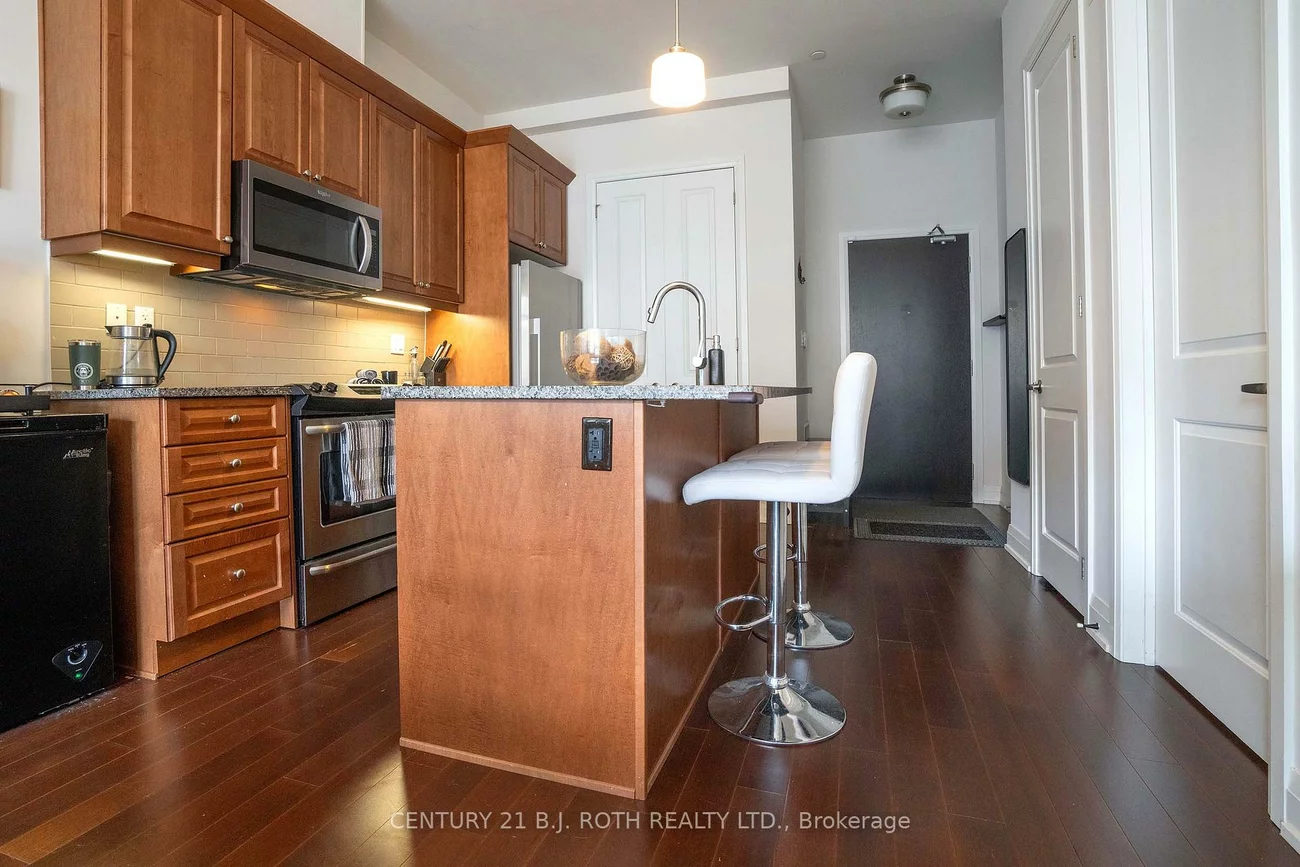 15277, Yonge, Aurora Village, Aurora