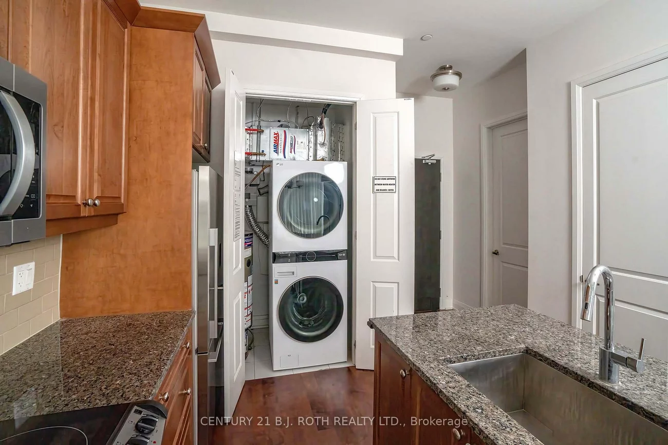 15277, Yonge, Aurora Village, Aurora