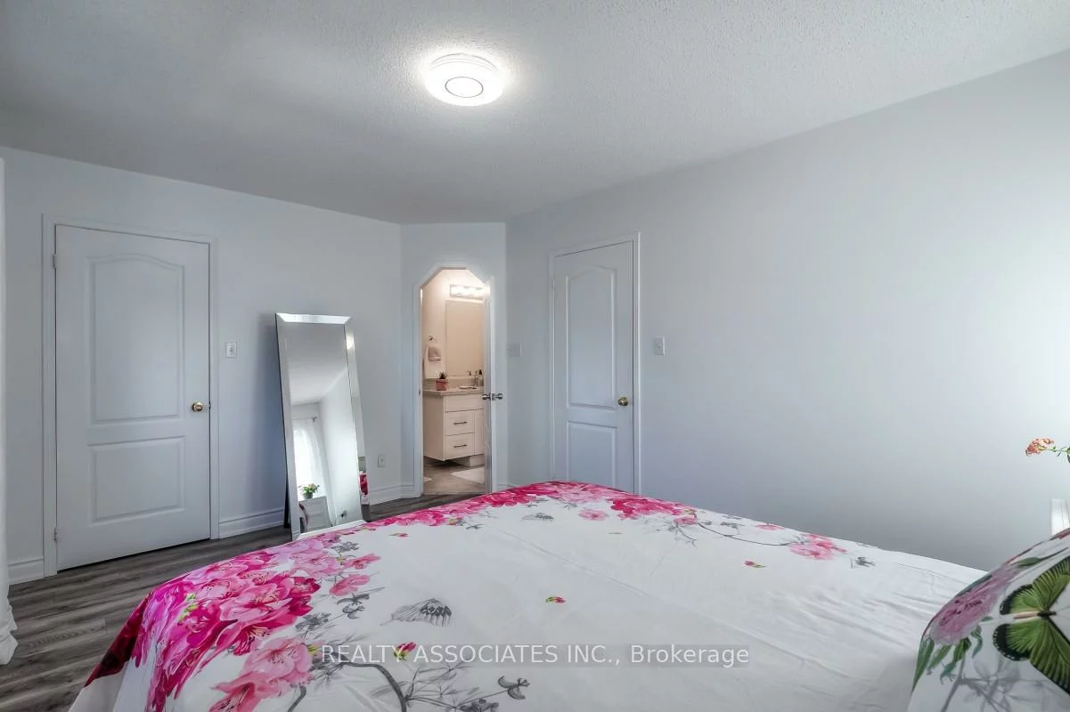 40, Sandlewood, Bayview Wellington, Aurora