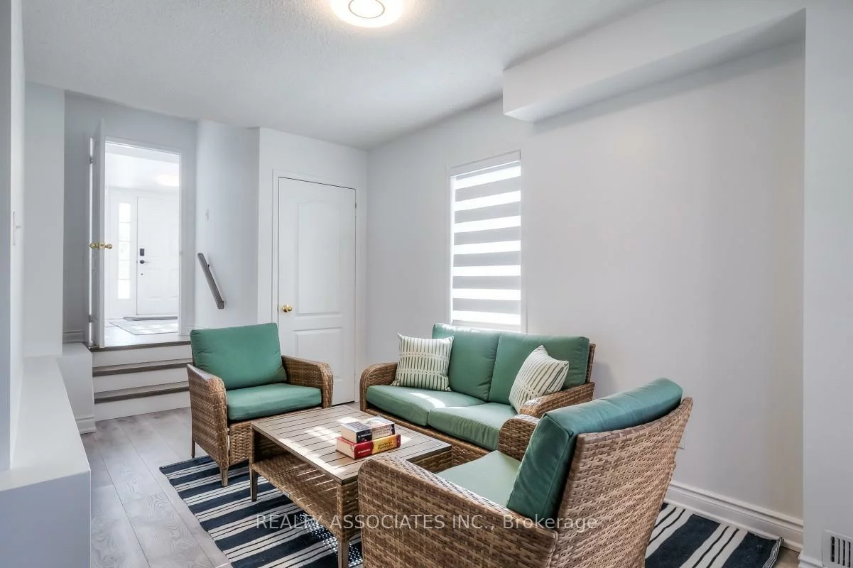 40, Sandlewood, Bayview Wellington, Aurora