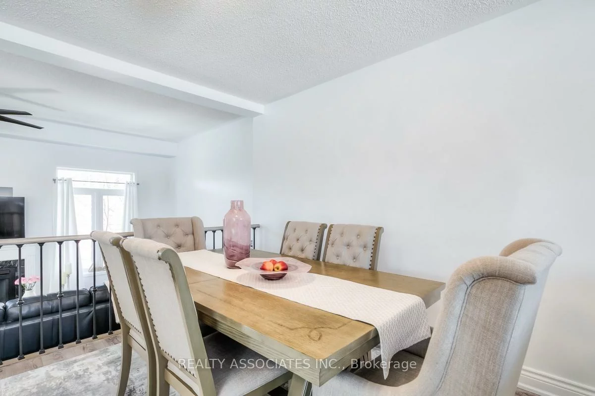 40, Sandlewood, Bayview Wellington, Aurora