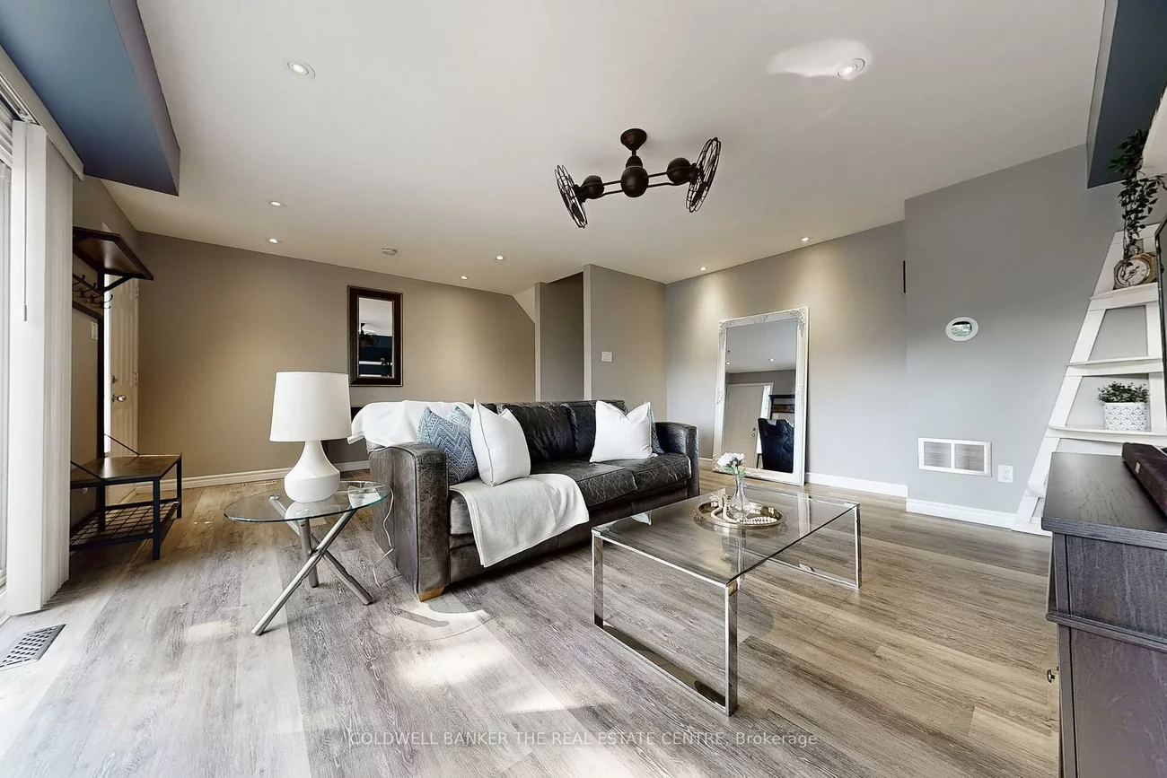 195, Milestone, Aurora Village, Aurora