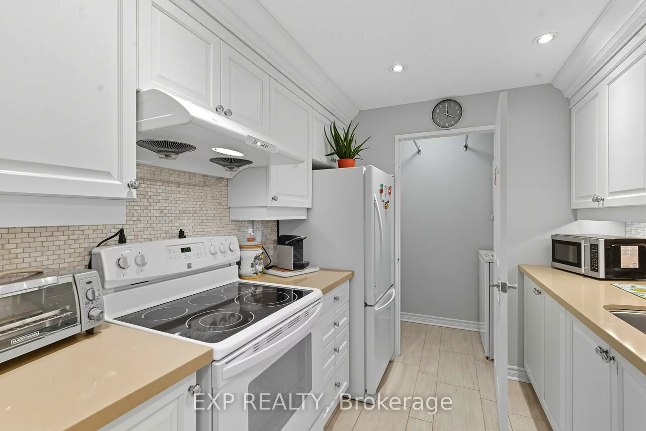 14924, Yonge, Aurora Highlands, Aurora