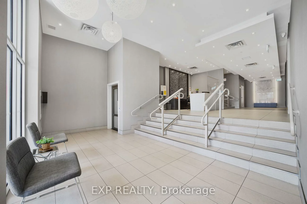 15277, Yonge, Aurora Village, Aurora