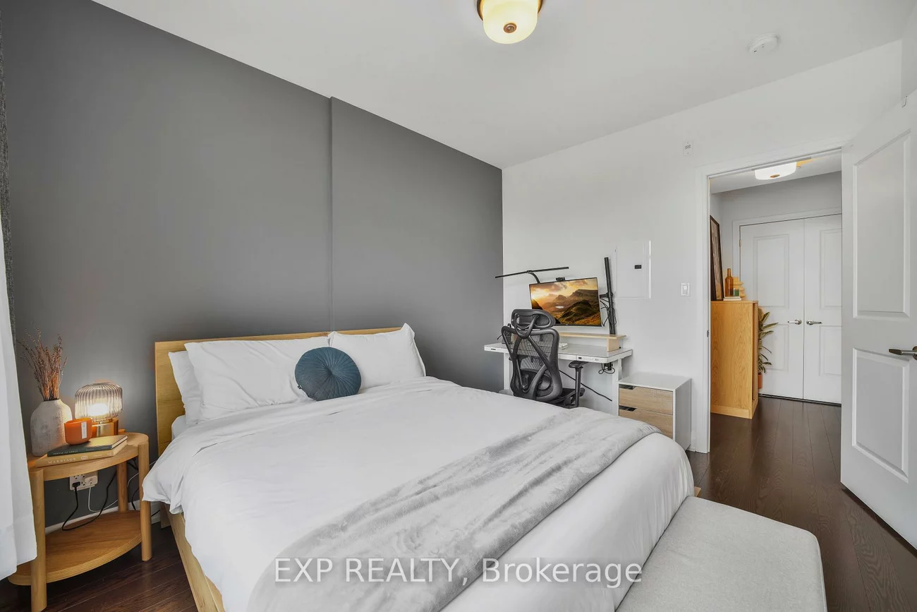 15277, Yonge, Aurora Village, Aurora