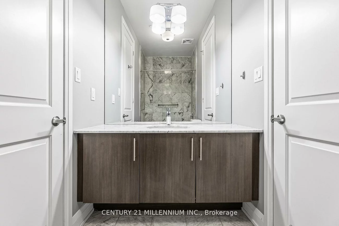 15277, Yonge, Aurora Village, Aurora