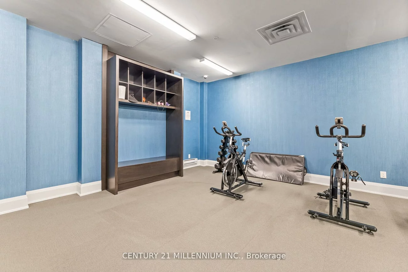 15277, Yonge, Aurora Village, Aurora