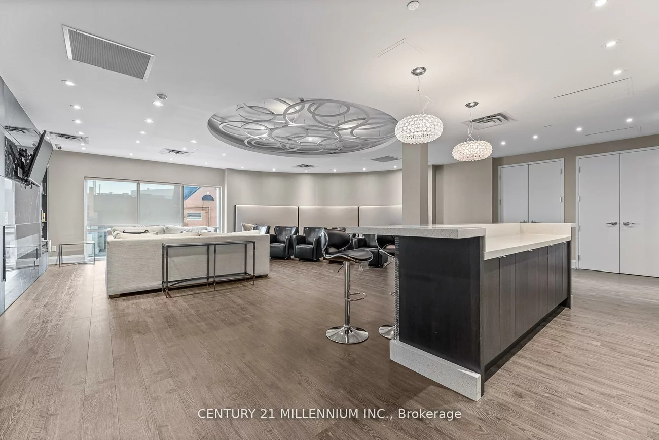 15277, Yonge, Aurora Village, Aurora