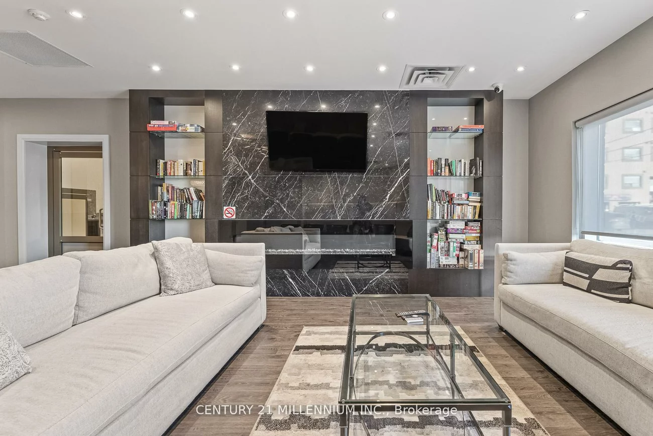 15277, Yonge, Aurora Village, Aurora