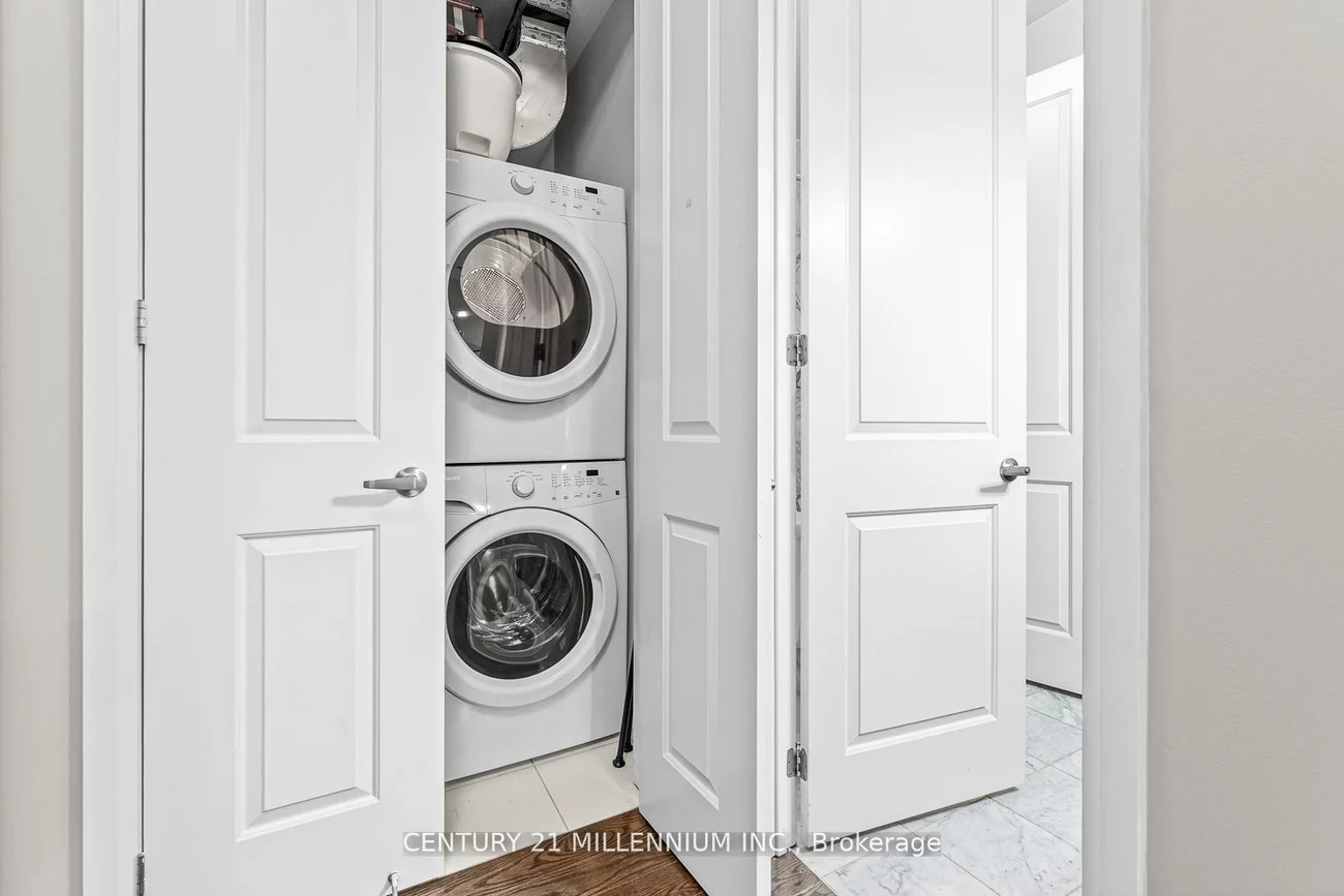 15277, Yonge, Aurora Village, Aurora