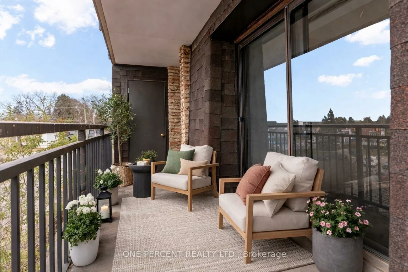 15390, Yonge, Aurora Heights, Aurora