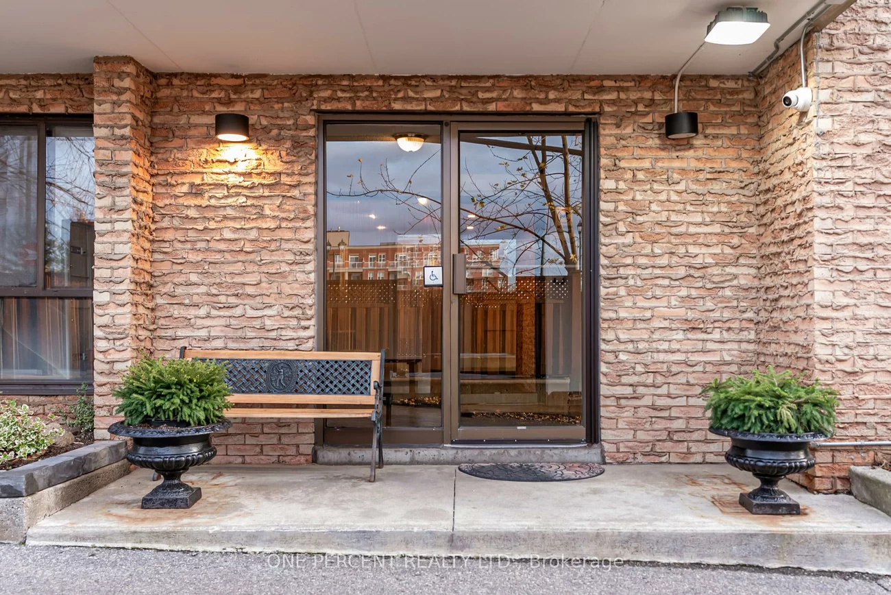 15390, Yonge, Aurora Heights, Aurora