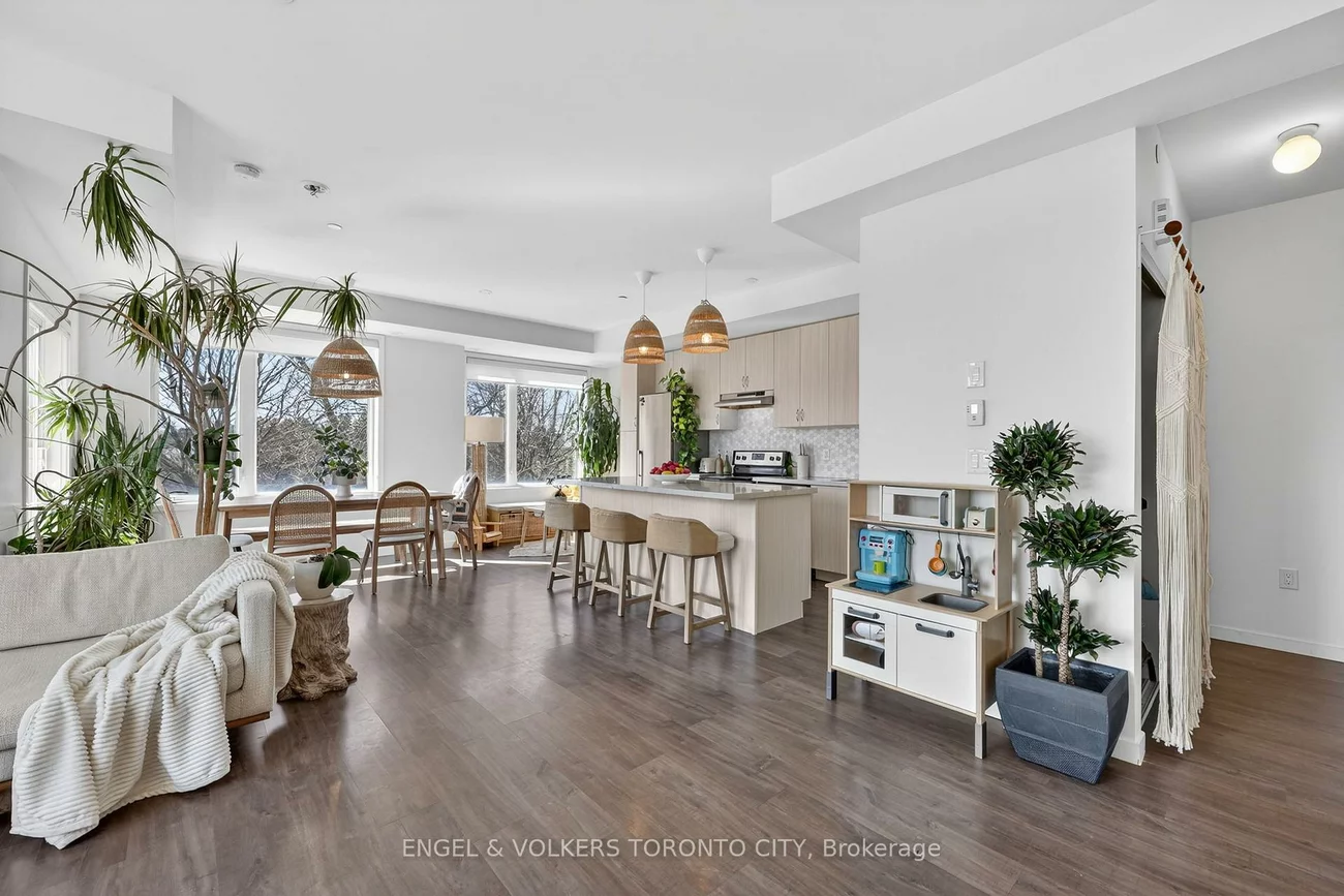 300, Alex Gardner, Aurora Heights, Aurora