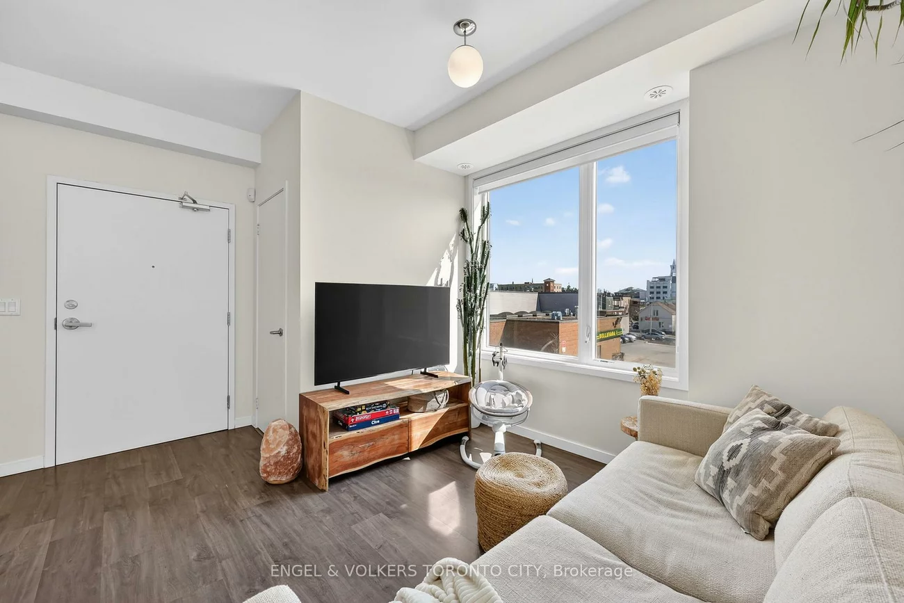 300, Alex Gardner, Aurora Heights, Aurora