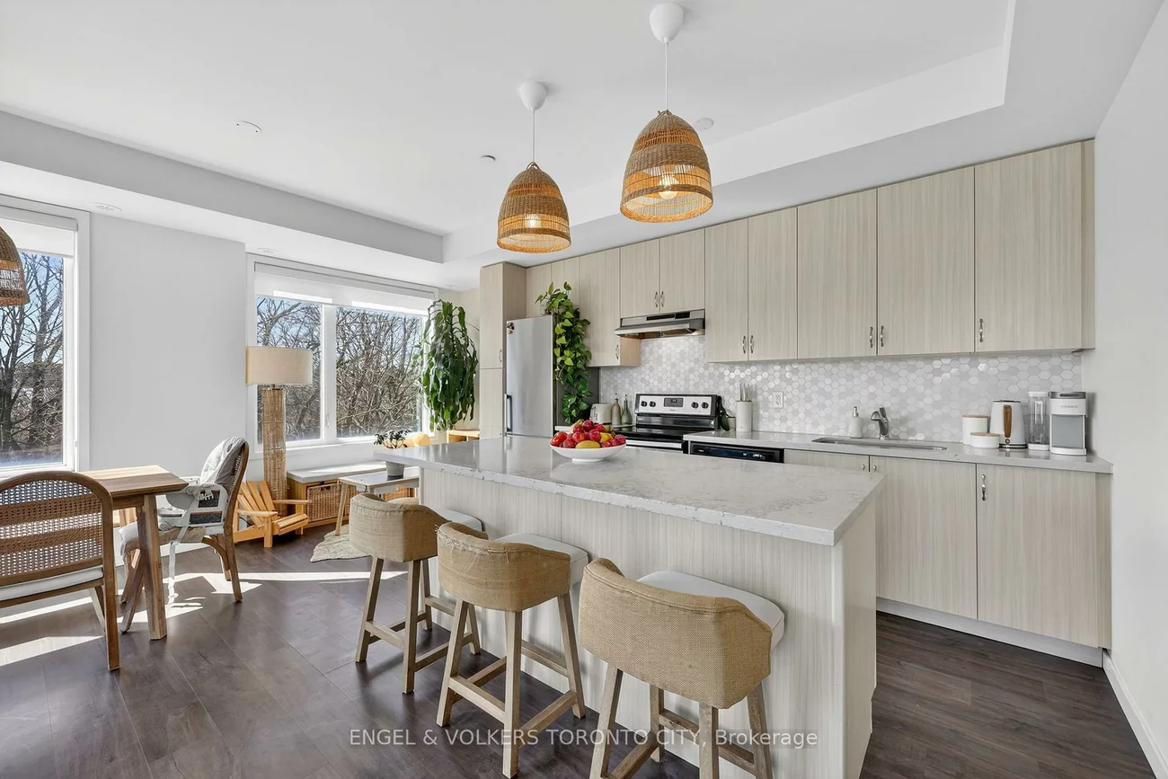 300, Alex Gardner, Aurora Heights, Aurora