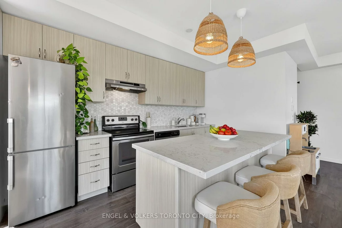 300, Alex Gardner, Aurora Heights, Aurora