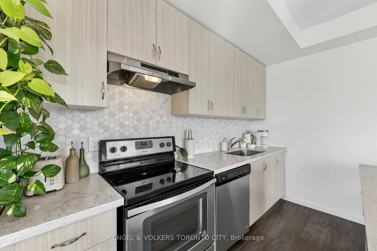 300, Alex Gardner, Aurora Heights, Aurora