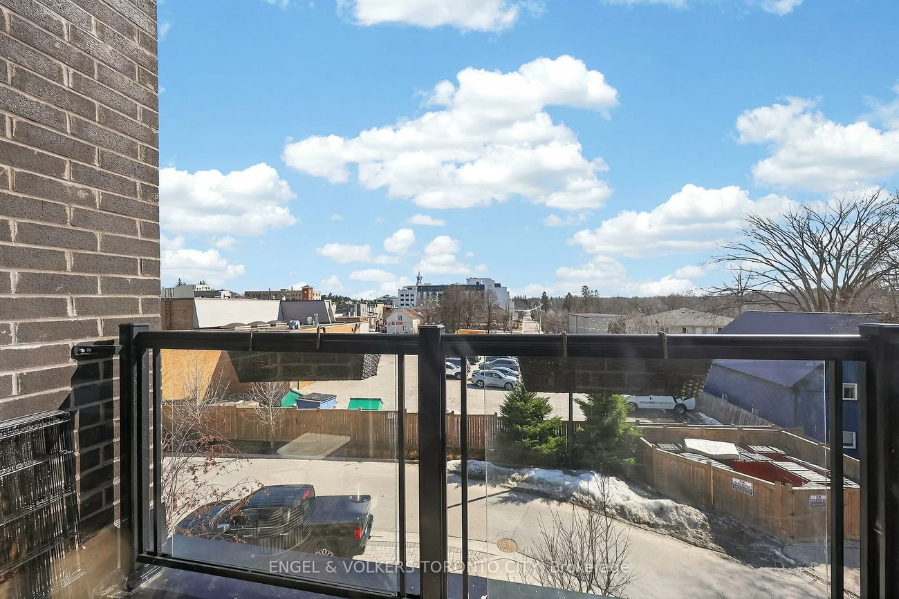 300, Alex Gardner, Aurora Heights, Aurora