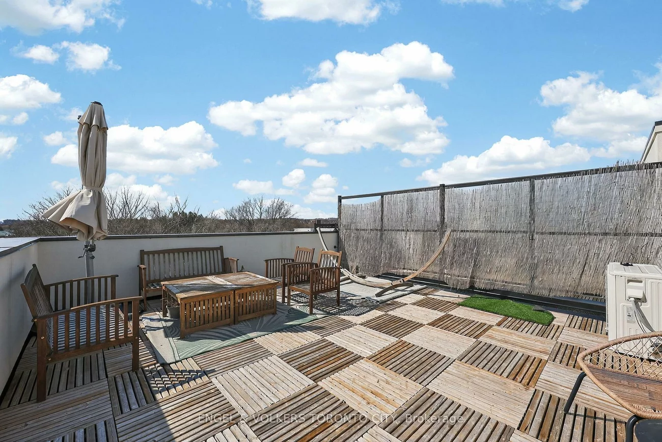 300, Alex Gardner, Aurora Heights, Aurora