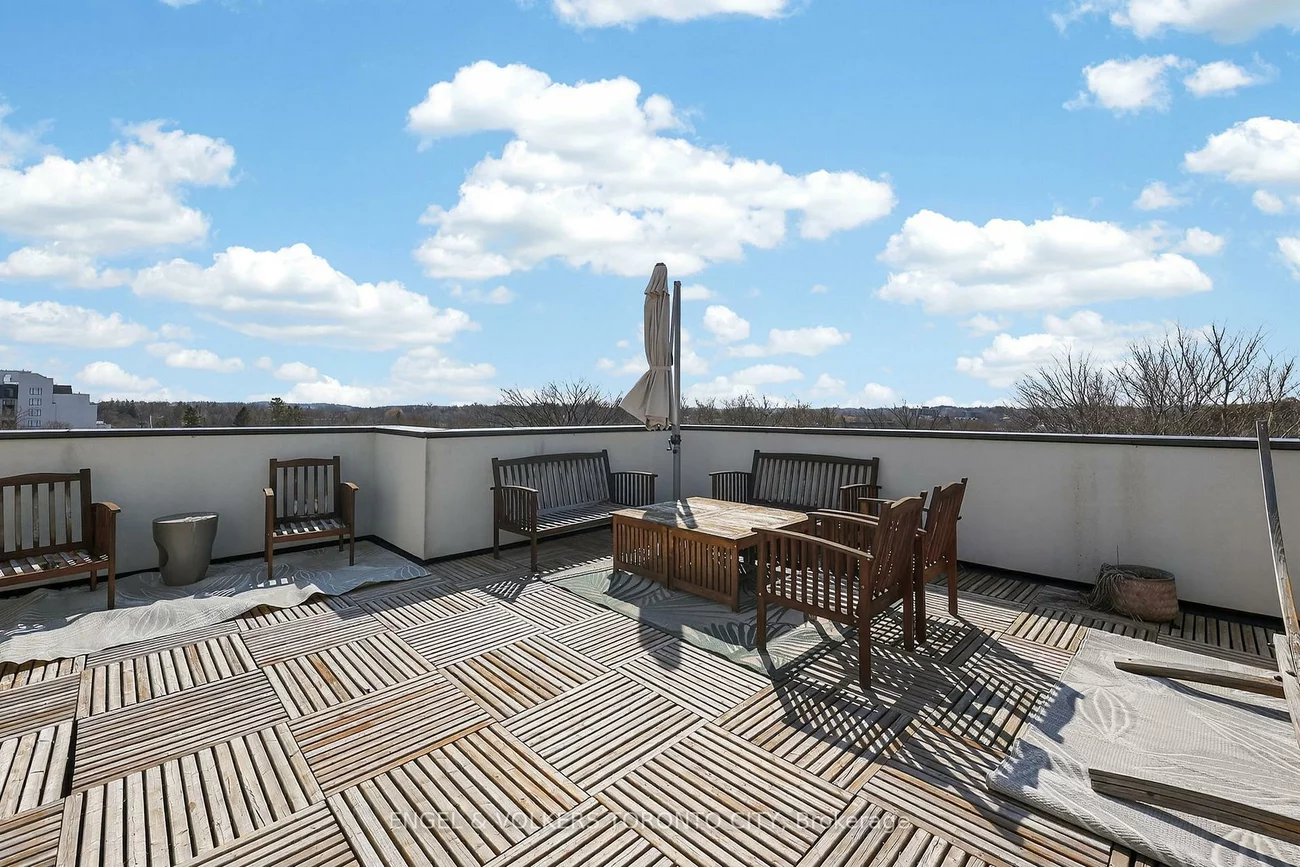 300, Alex Gardner, Aurora Heights, Aurora