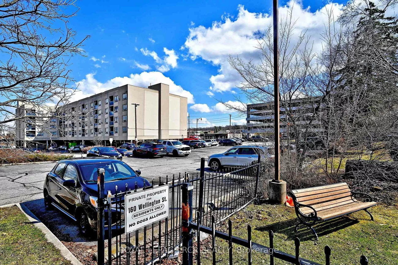 160, Wellington, Aurora Village, Aurora