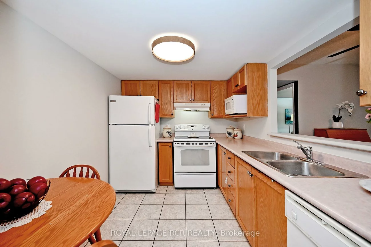 160, Wellington, Aurora Village, Aurora