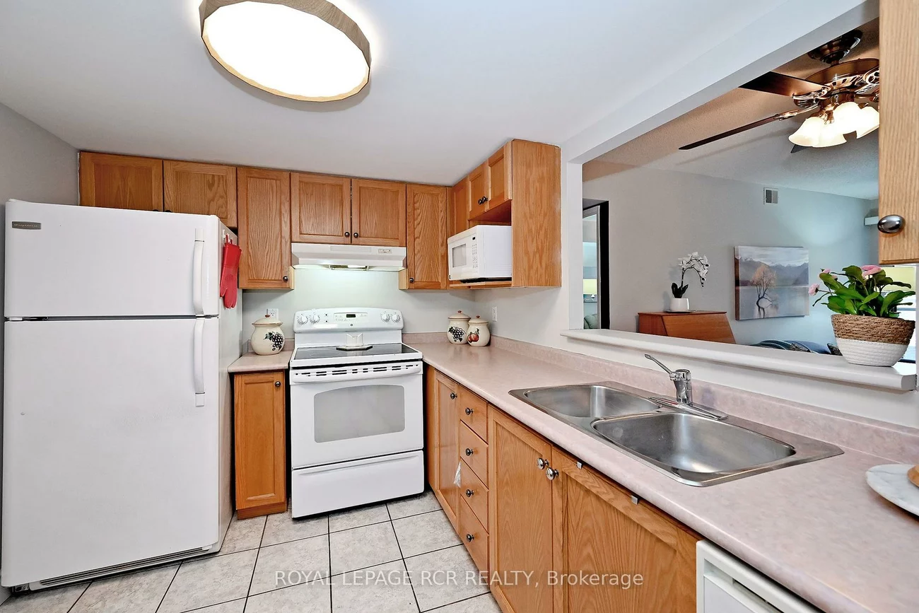 160, Wellington, Aurora Village, Aurora