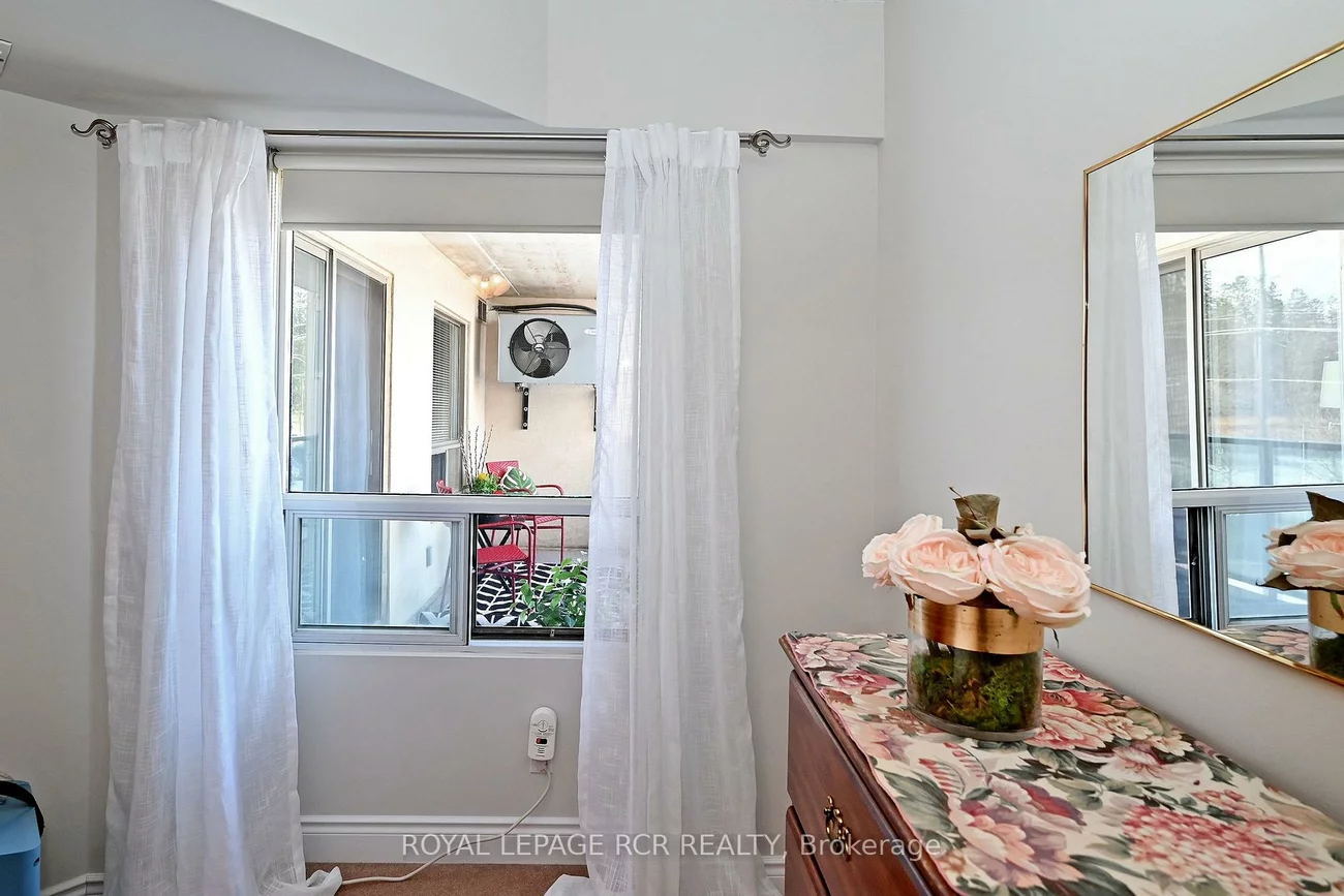 160, Wellington, Aurora Village, Aurora