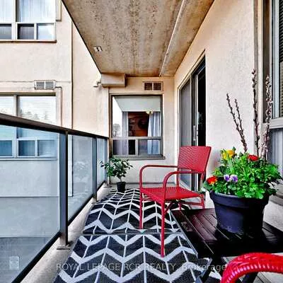 160, Wellington, Aurora Village, Aurora