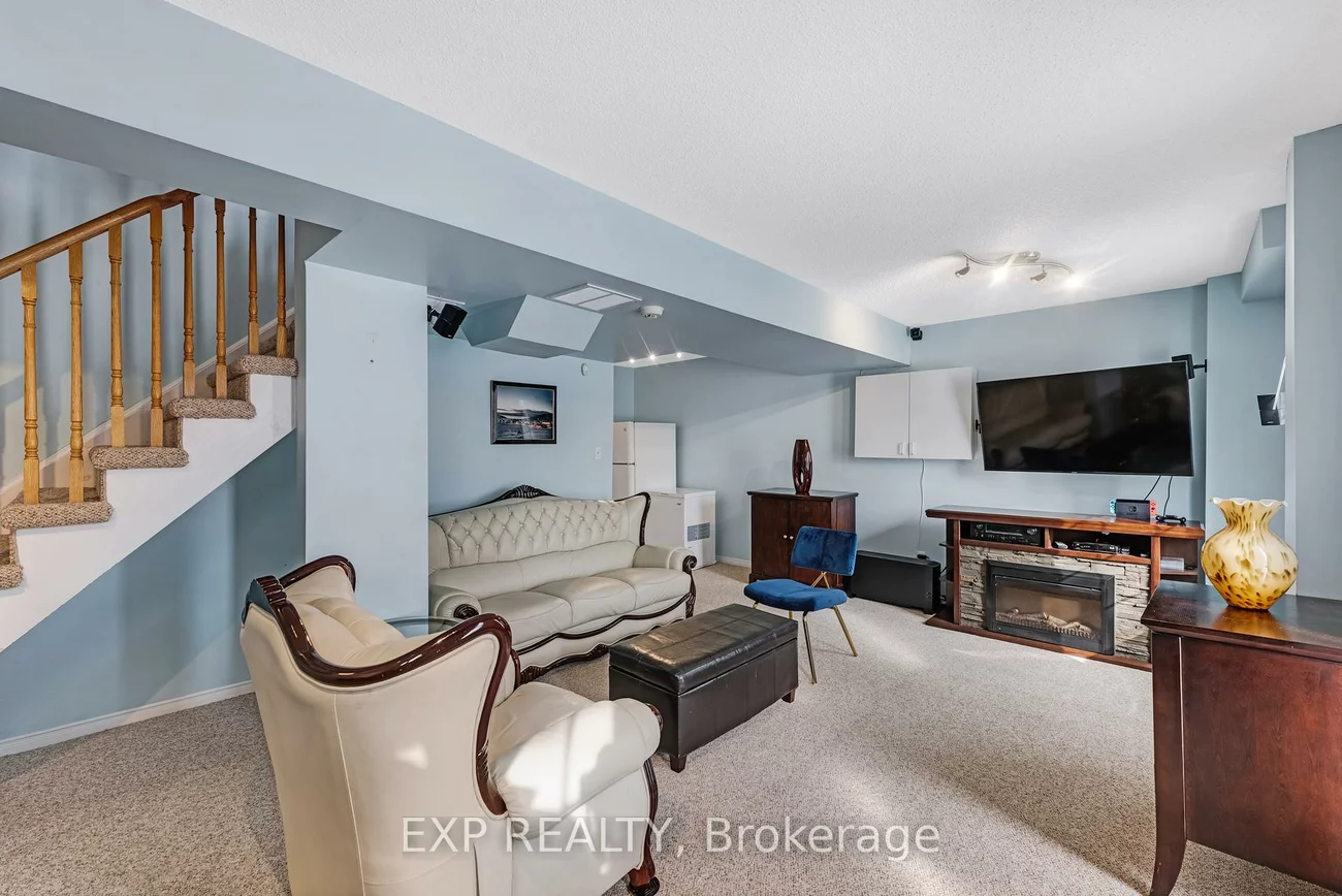 45, Sandlewood, Bayview Wellington, Aurora