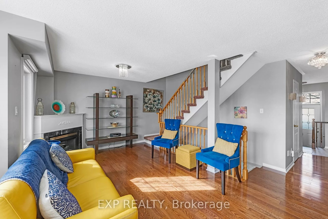 45, Sandlewood, Bayview Wellington, Aurora