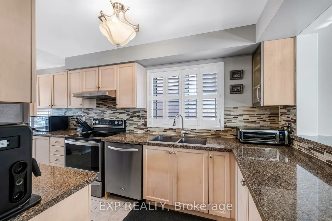 45, Sandlewood, Bayview Wellington, Aurora