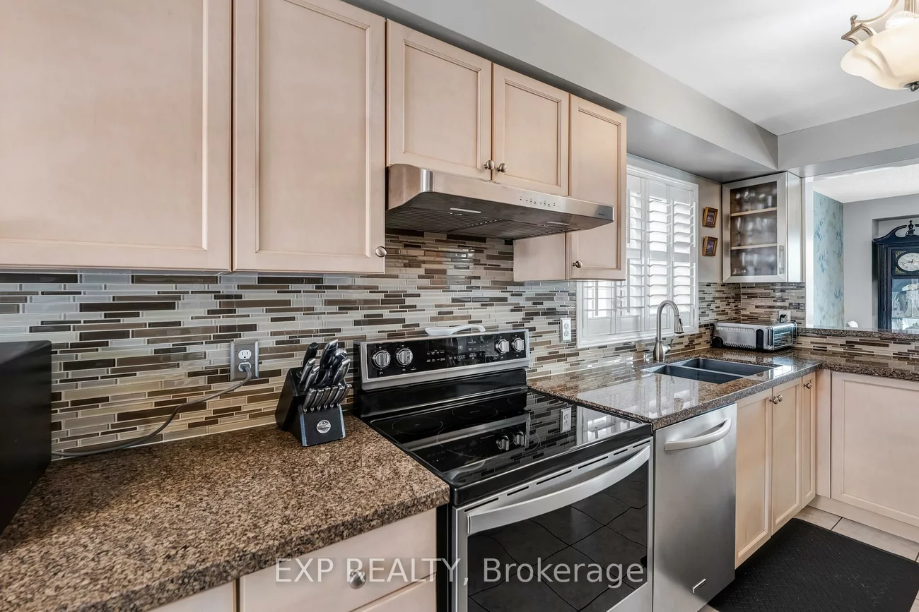 45, Sandlewood, Bayview Wellington, Aurora