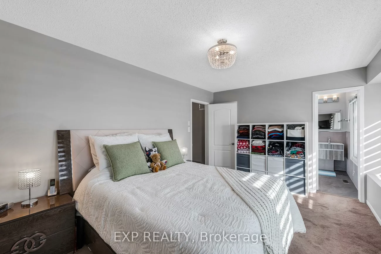 45, Sandlewood, Bayview Wellington, Aurora