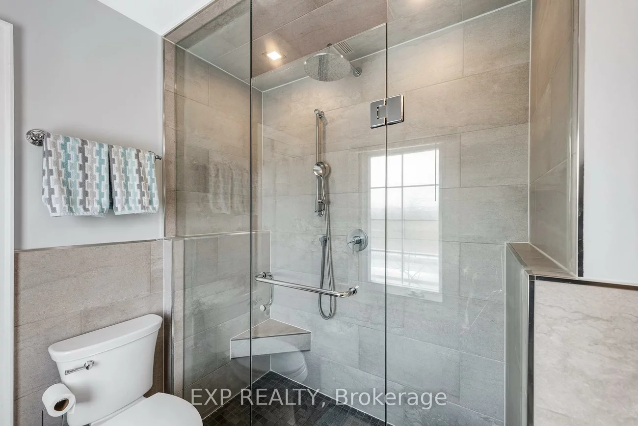 45, Sandlewood, Bayview Wellington, Aurora