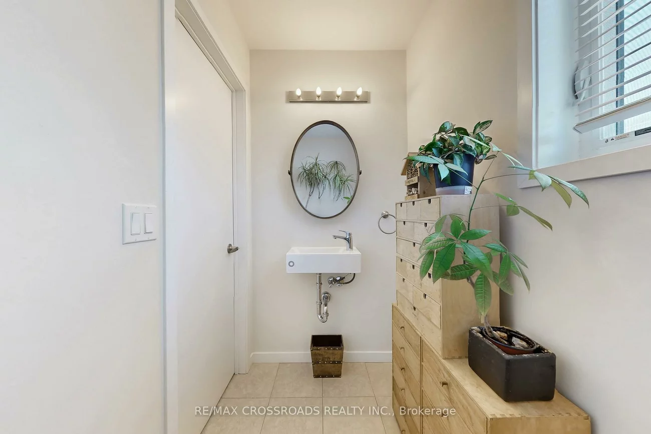 100, Alex Gardner, Aurora Village, Aurora