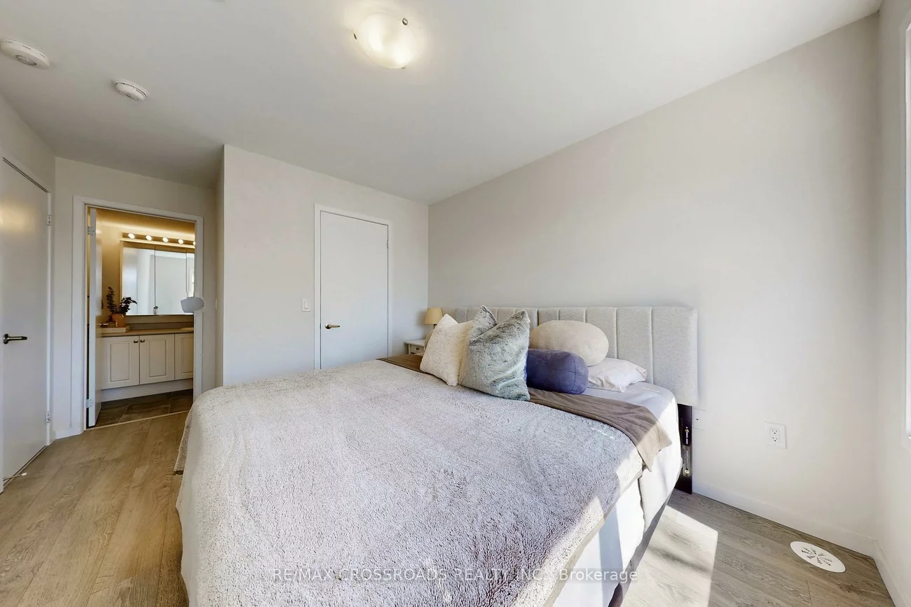 100, Alex Gardner, Aurora Village, Aurora