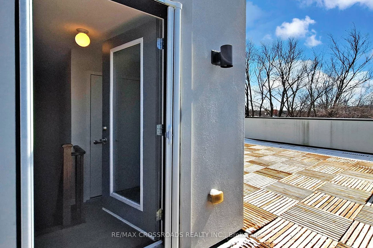 100, Alex Gardner, Aurora Village, Aurora