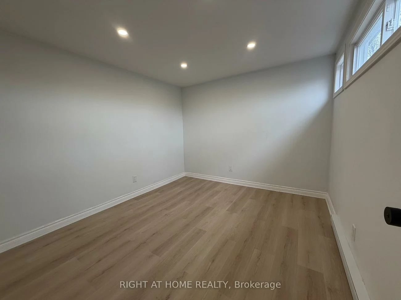 24, springfair, Aurora Village, Aurora