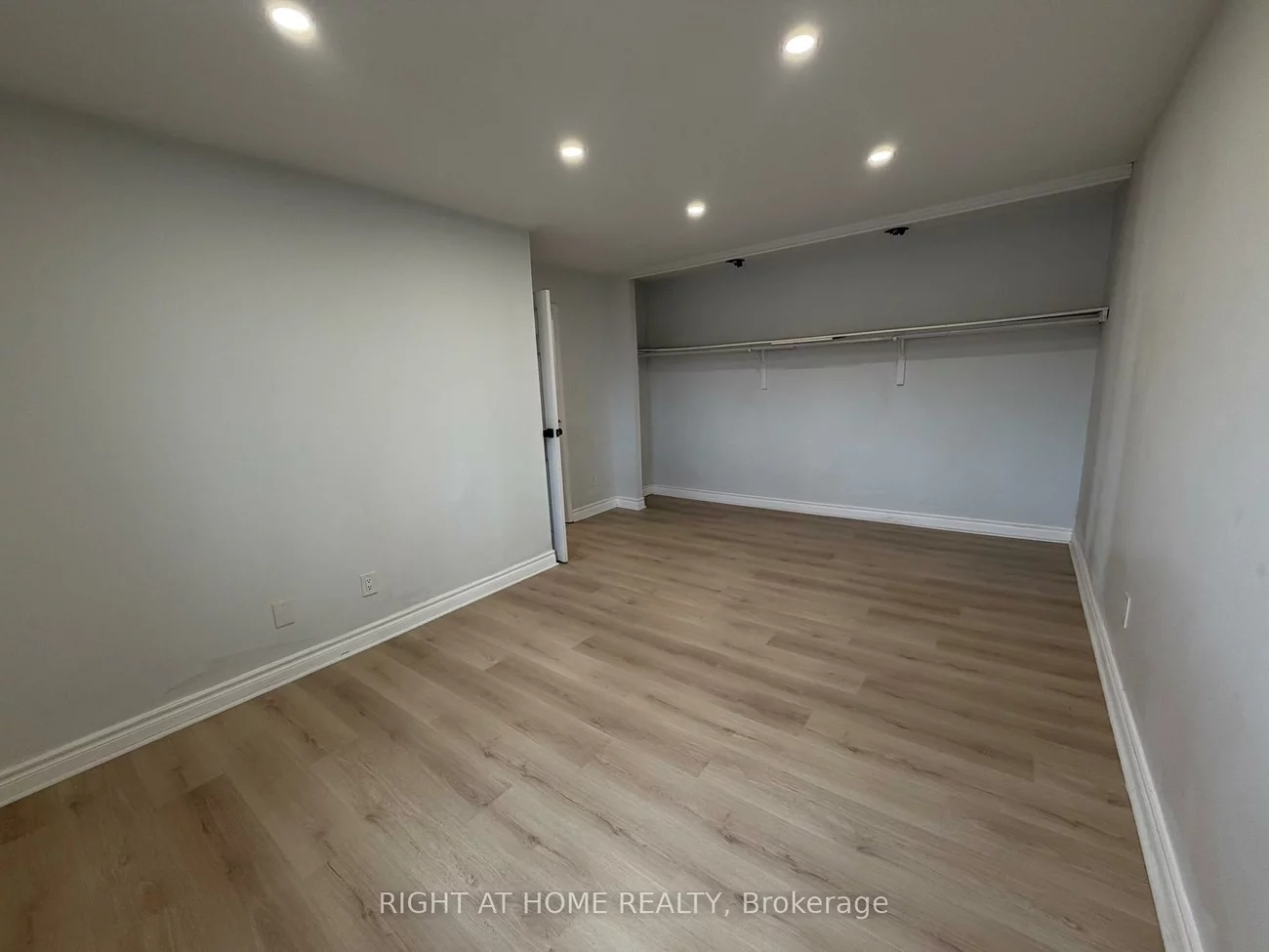 24, springfair, Aurora Village, Aurora